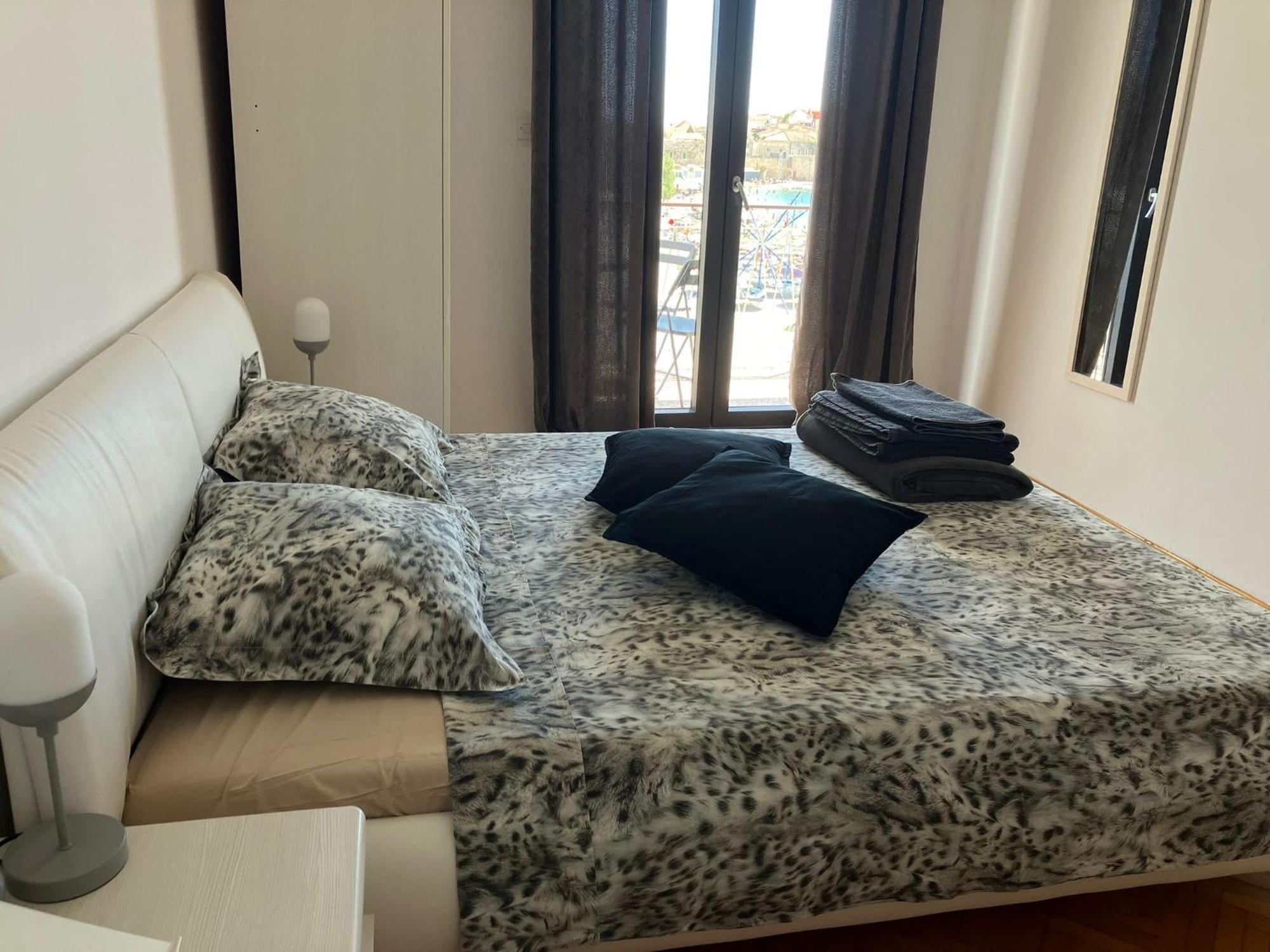 Rooms 22 - Beachfront Primošten Exteriör bild